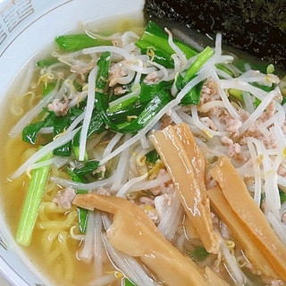 市販のスープで☆　「ニラもやし塩ラーメン」